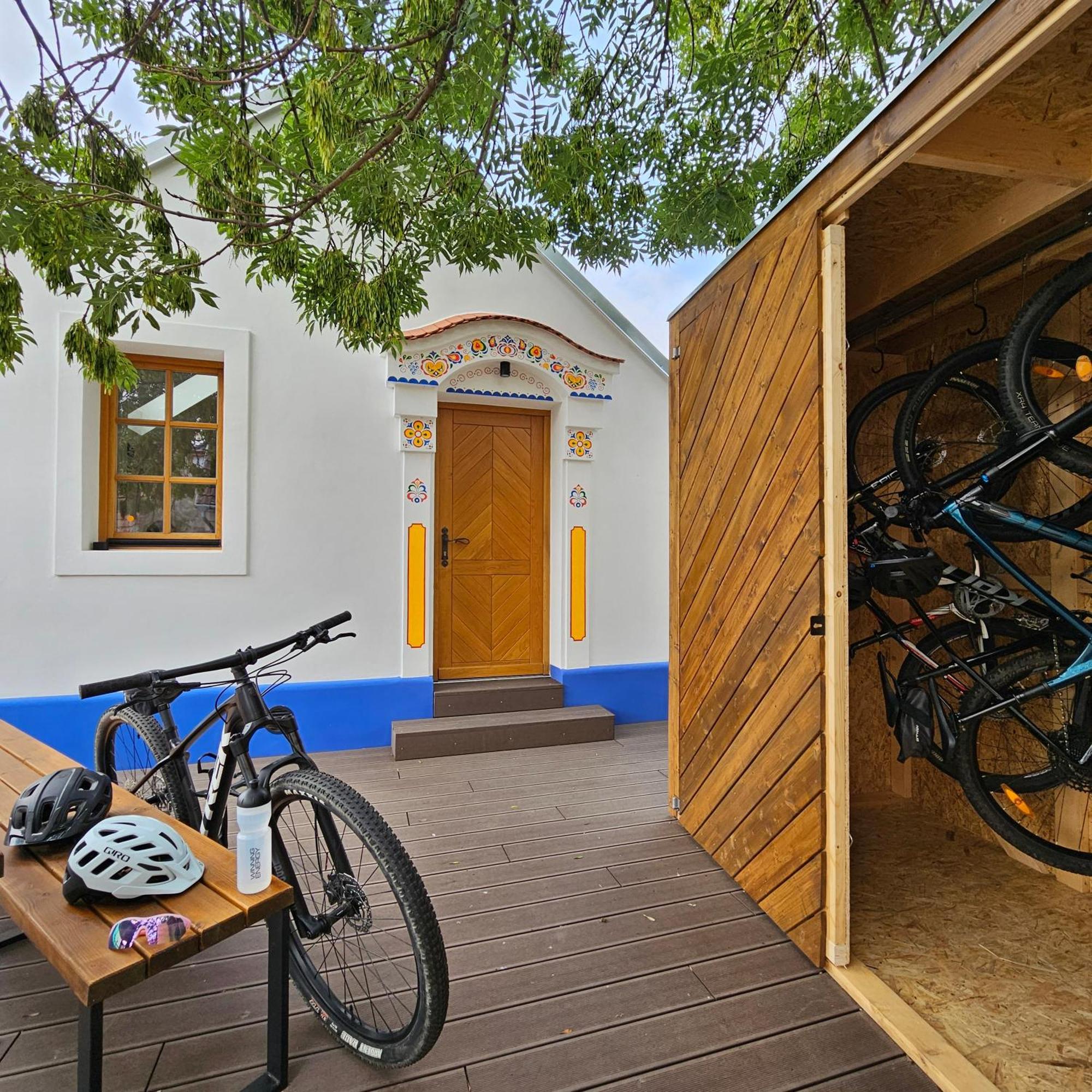Pod Vinohradem - Apartmany & Vinne Sklepy Мутенице Экстерьер фото